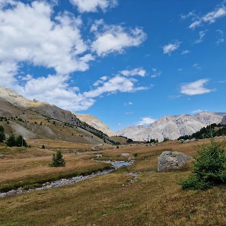 Magnifique Grande Caravane Aux Gorges De Daluis Hotel Guillaumes Luaran gambar