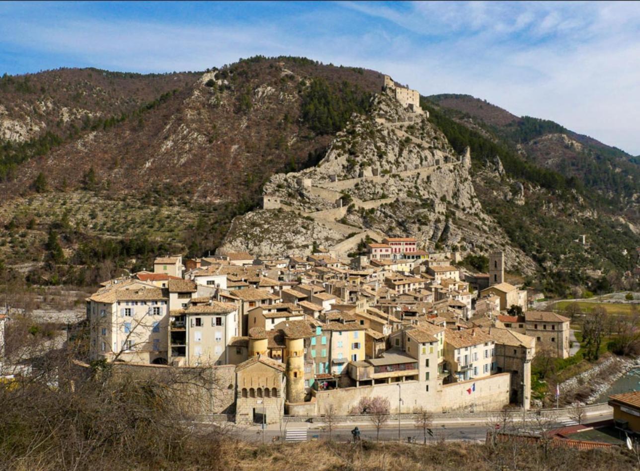 Magnifique Grande Caravane Aux Gorges De Daluis Hotel Guillaumes Luaran gambar