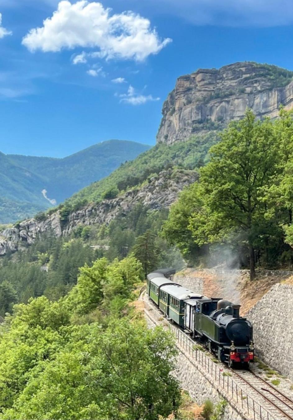 Magnifique Grande Caravane Aux Gorges De Daluis Hotel Guillaumes Luaran gambar