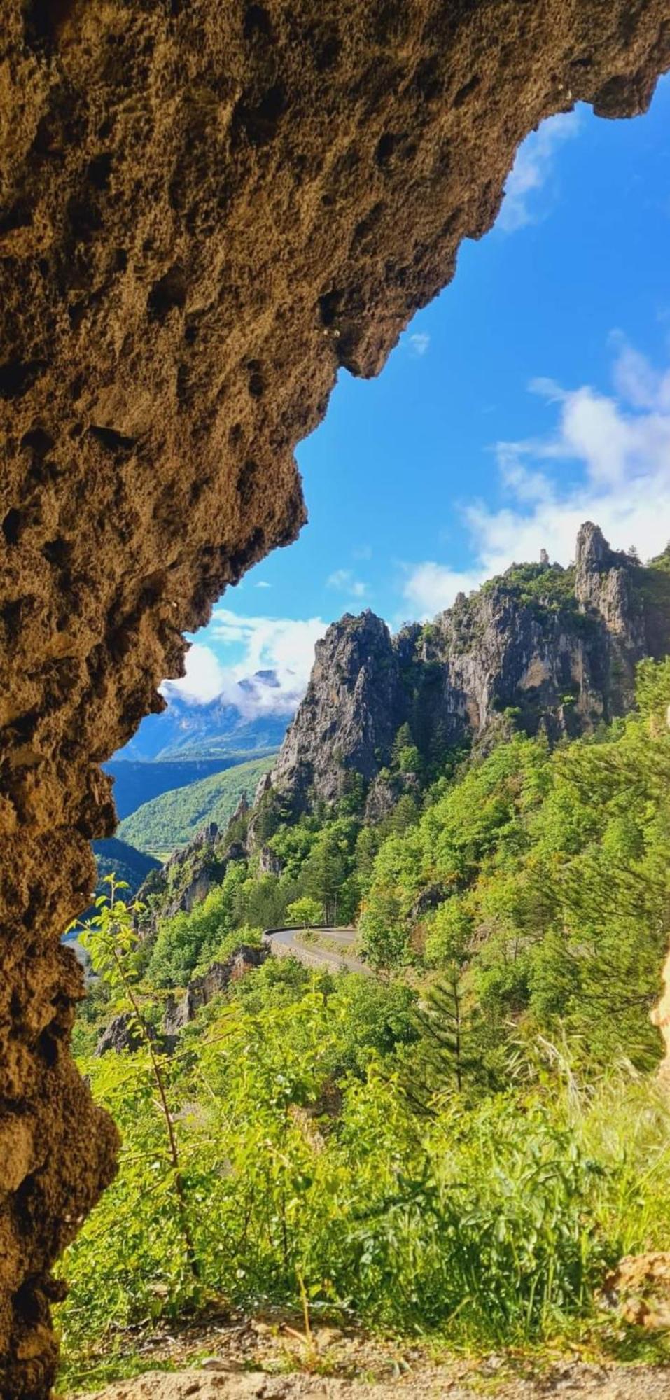 Magnifique Grande Caravane Aux Gorges De Daluis Hotel Guillaumes Luaran gambar