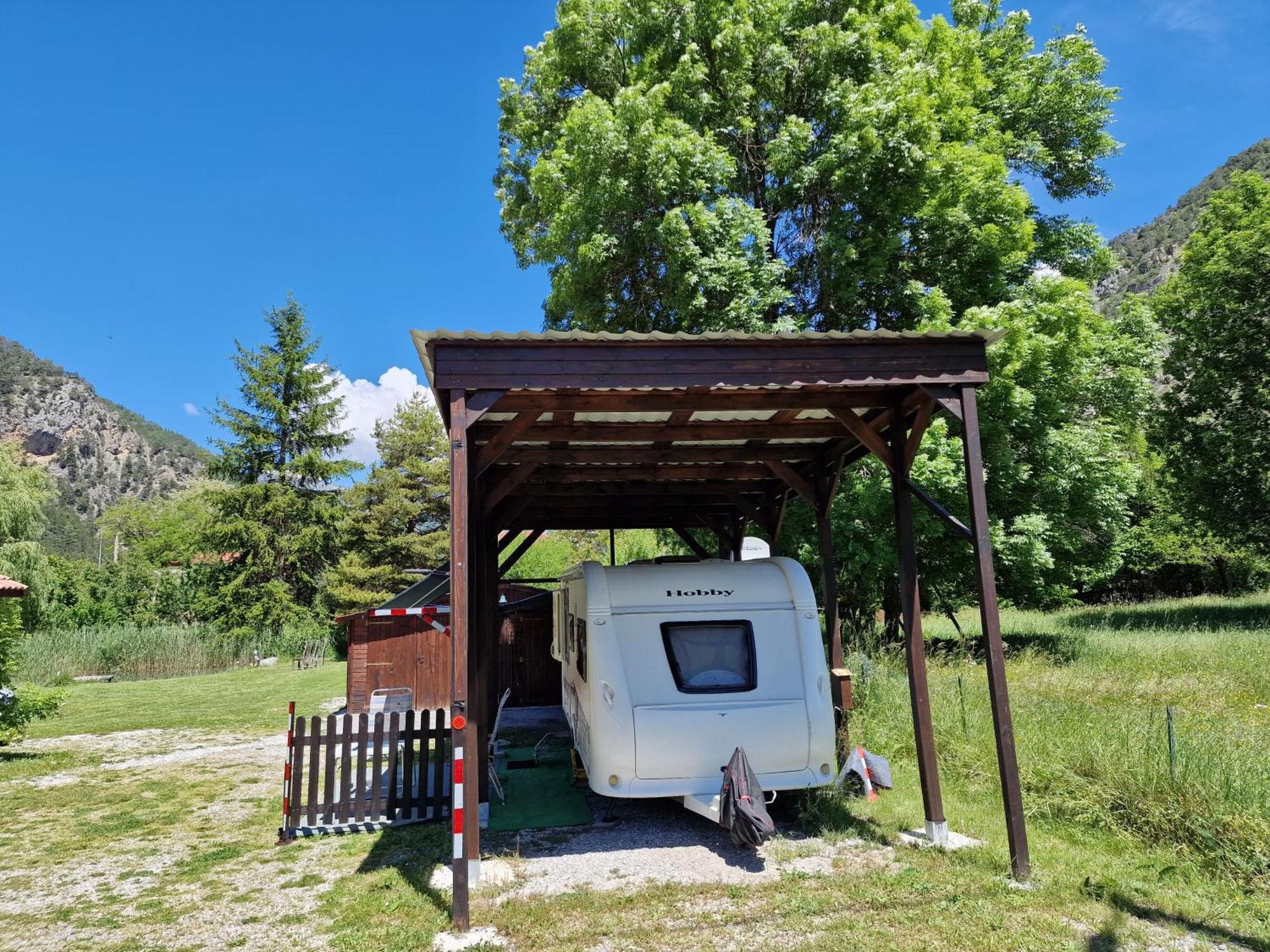 Magnifique Grande Caravane Aux Gorges De Daluis Hotel Guillaumes Luaran gambar